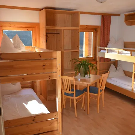 In-ski Out - Gaestehaeuser - Wallegghof Christianhof Hostel Saalbach-Hinterglemm