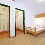 In-ski Out - Gaestehaeuser - Wallegghof Christianhof Hostel *
