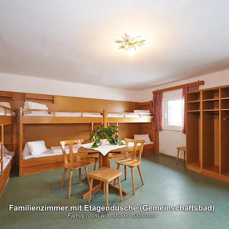 Hostel In-ski Out - Gaestehaeuser - Wallegghof Christianhof