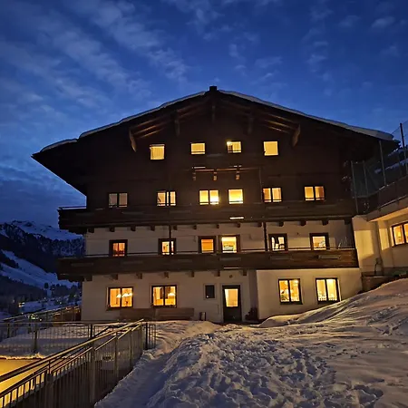 Vandrarhem In-ski Out - Gaestehaeuser - Wallegghof Christianhof Saalbach-Hinterglemm