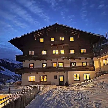 In-ski Out - Gaestehaeuser - Wallegghof Christianhof Hostel *