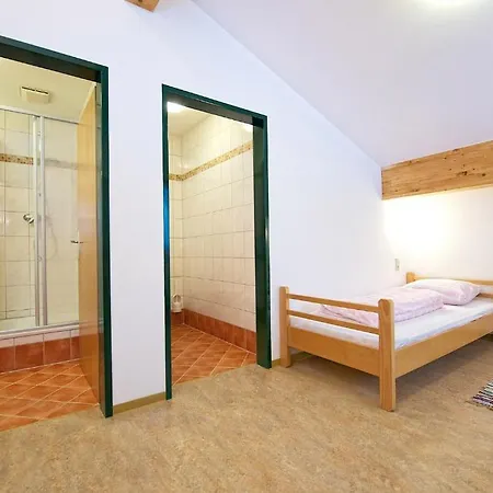 In-ski Out - Gaestehaeuser - Wallegghof Christianhof Hostel *