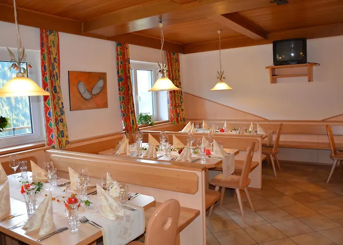 Hostel In-ski Out - Gaestehaeuser - Wallegghof Christianhof Saalbach-Hinterglemm