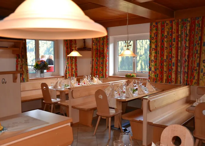 In-ski Out - Gaestehaeuser - Wallegghof Christianhof Hostel