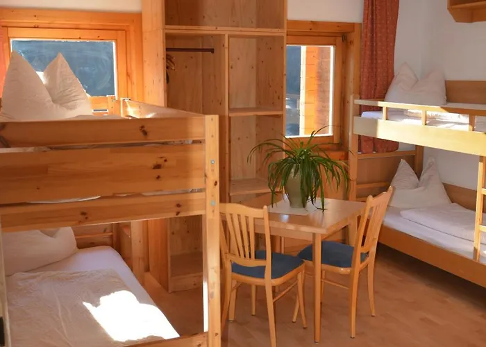 In-ski Out - Gaestehaeuser - Wallegghof Christianhof Hostel Saalbach-Hinterglemm