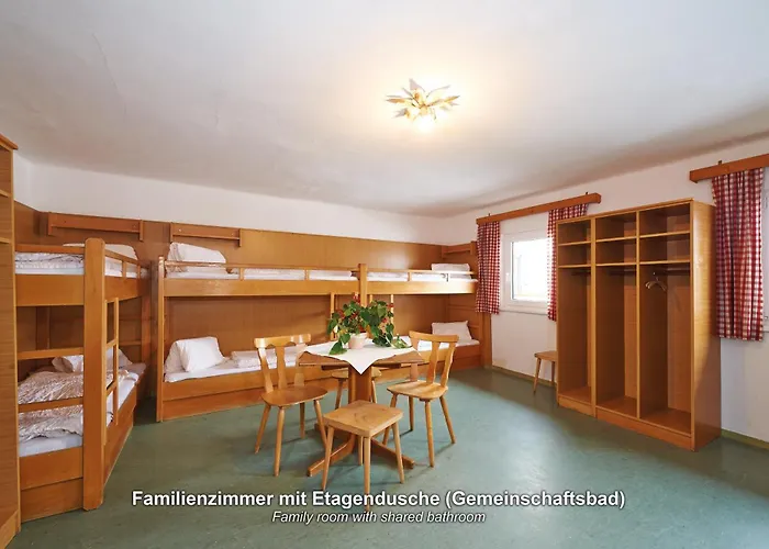 Hostel In-ski Out - Gaestehaeuser - Wallegghof Christianhof