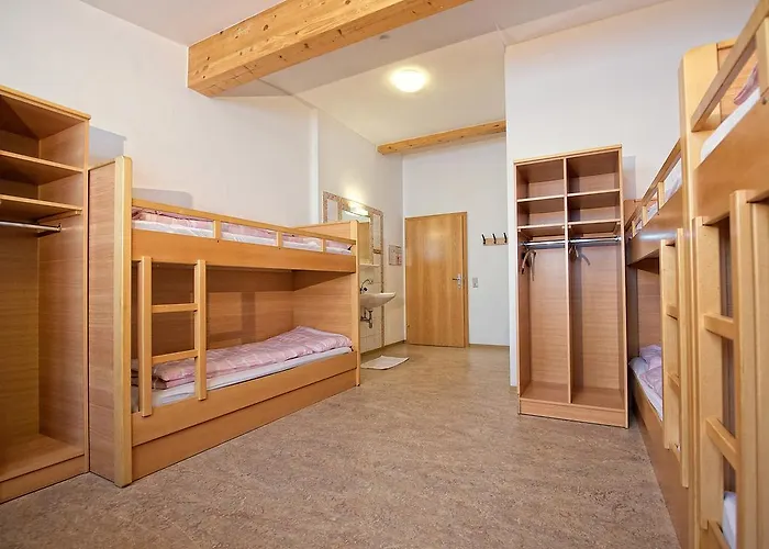 Hostel In-ski Out - Gaestehaeuser - Wallegghof Christianhof *