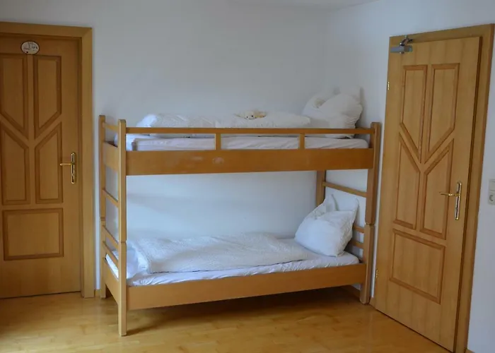 In-ski Out - Gaestehaeuser - Wallegghof Christianhof Hostel *